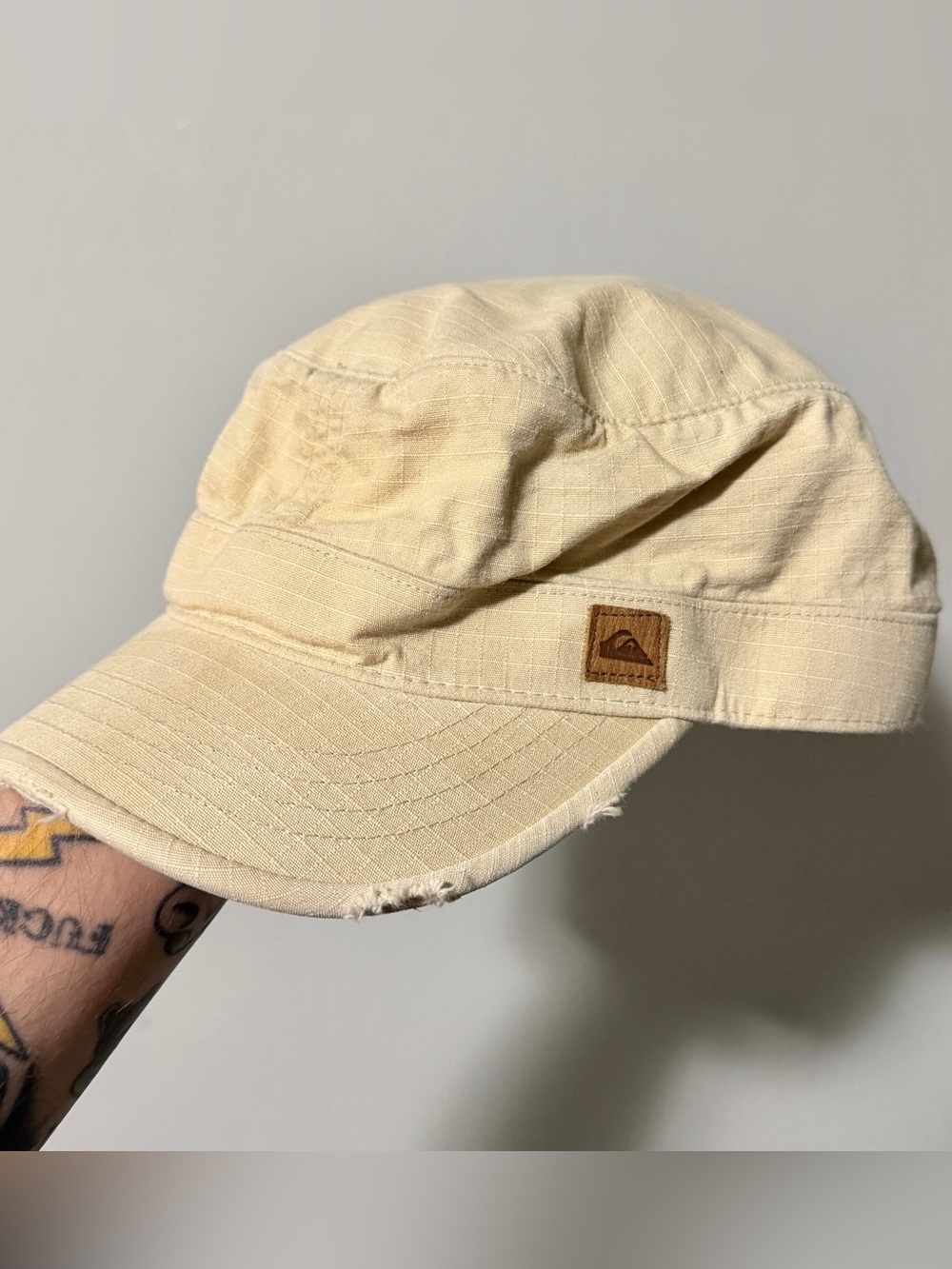 Quiksilver tan distressed Y2K hat